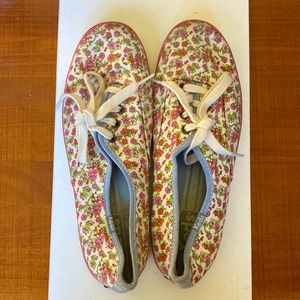 Womens size 7 Keds tie shoes